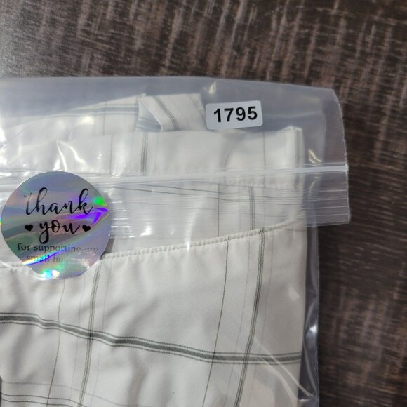 Under Armour Boys YLG White Plaid Golf Shorts Youth Large Performance Activewear - Picture 10 of 10